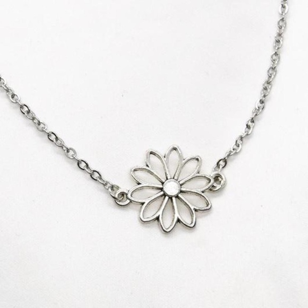Silver Indie Flower Necklace